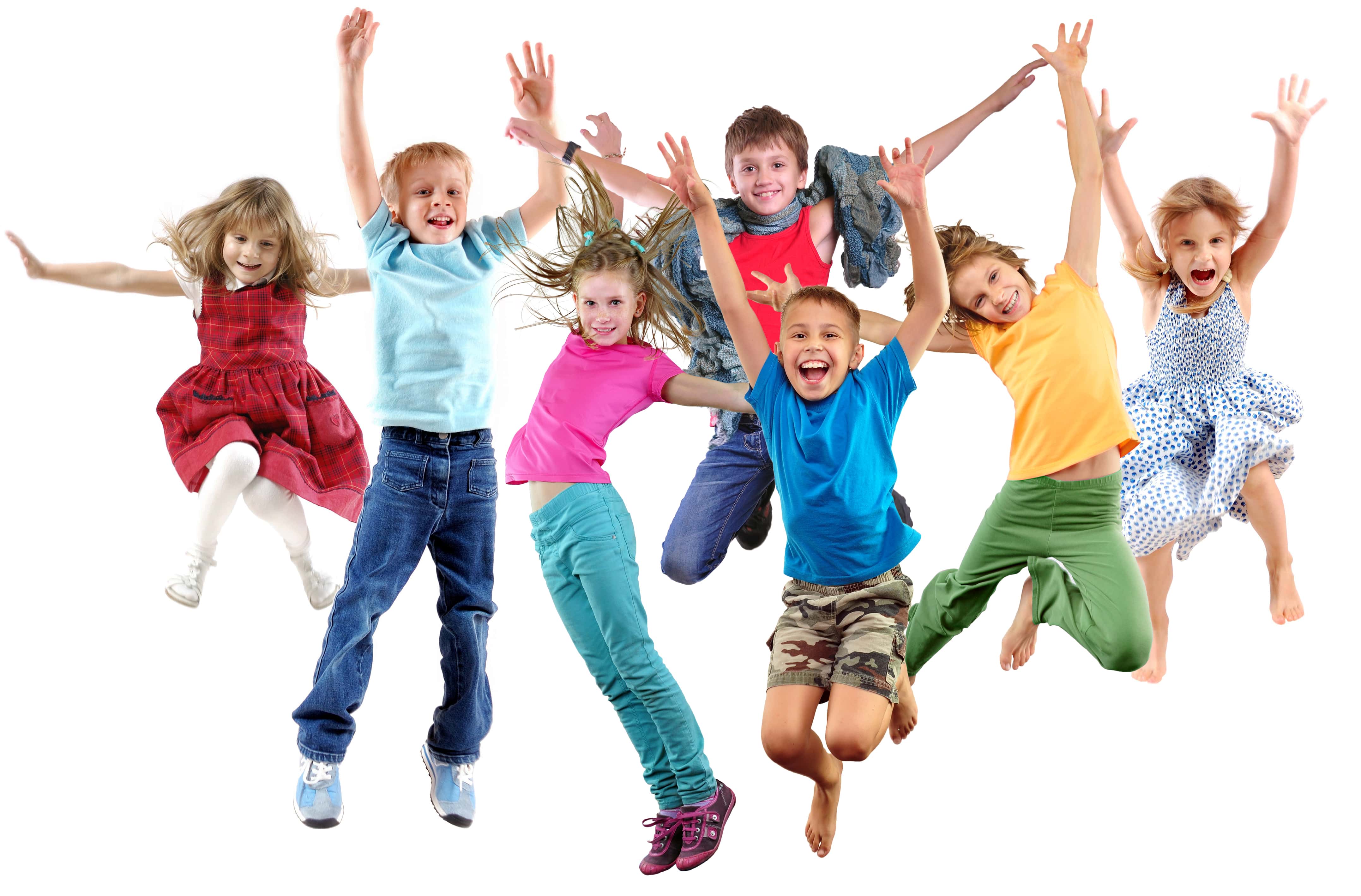 Игровой детский коллектив. Радостные дети. Дети в прыжке. Детьми««станцуем…». Дети радуются.